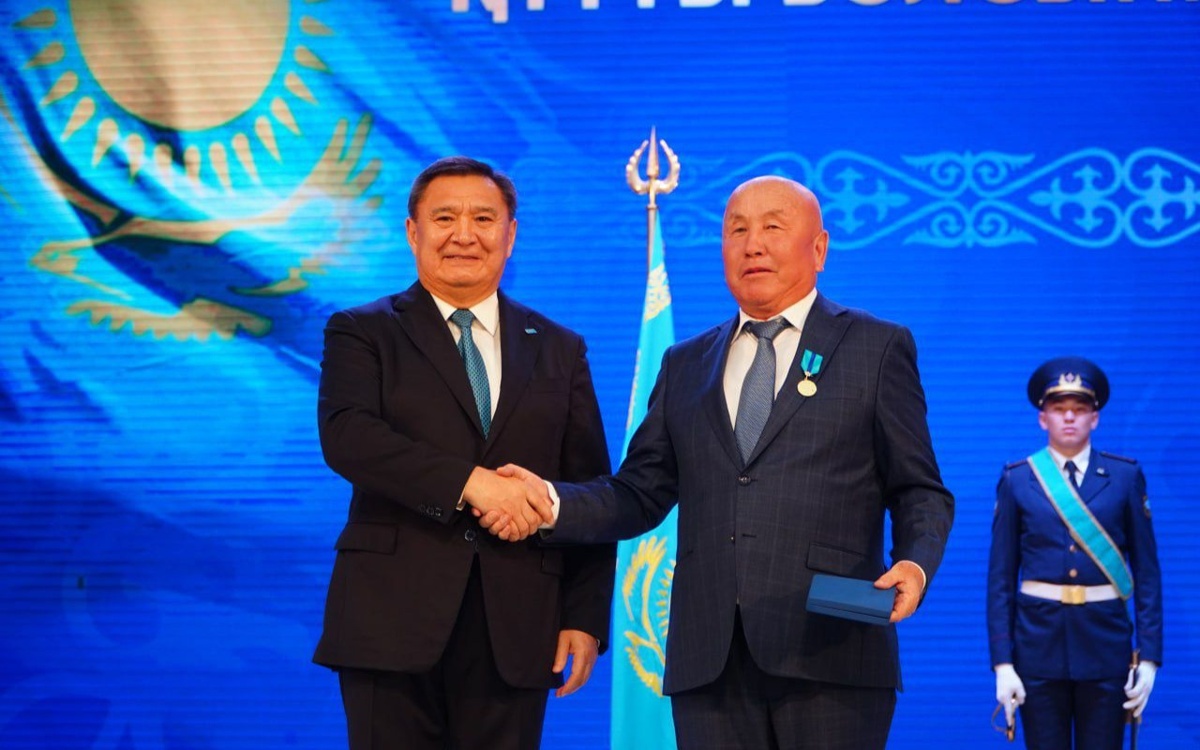 Более-50-акмолинцев-наградили-ко-Дню-Республики
