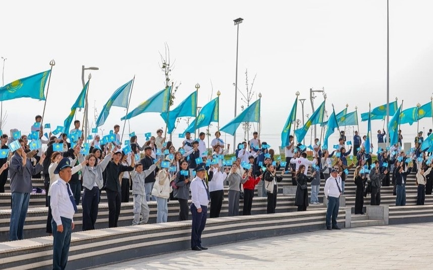 В-Шымкенте-в-честь-Дня-Республики-торжественно-подняли-Государственный-флаг