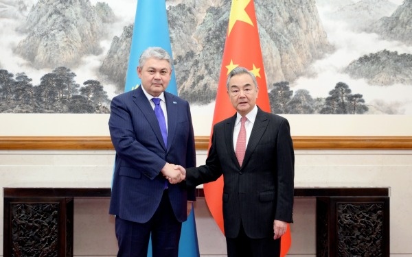 Главы-МИД-Казахстана-и-Китая-провели-переговоры-в-Пекине