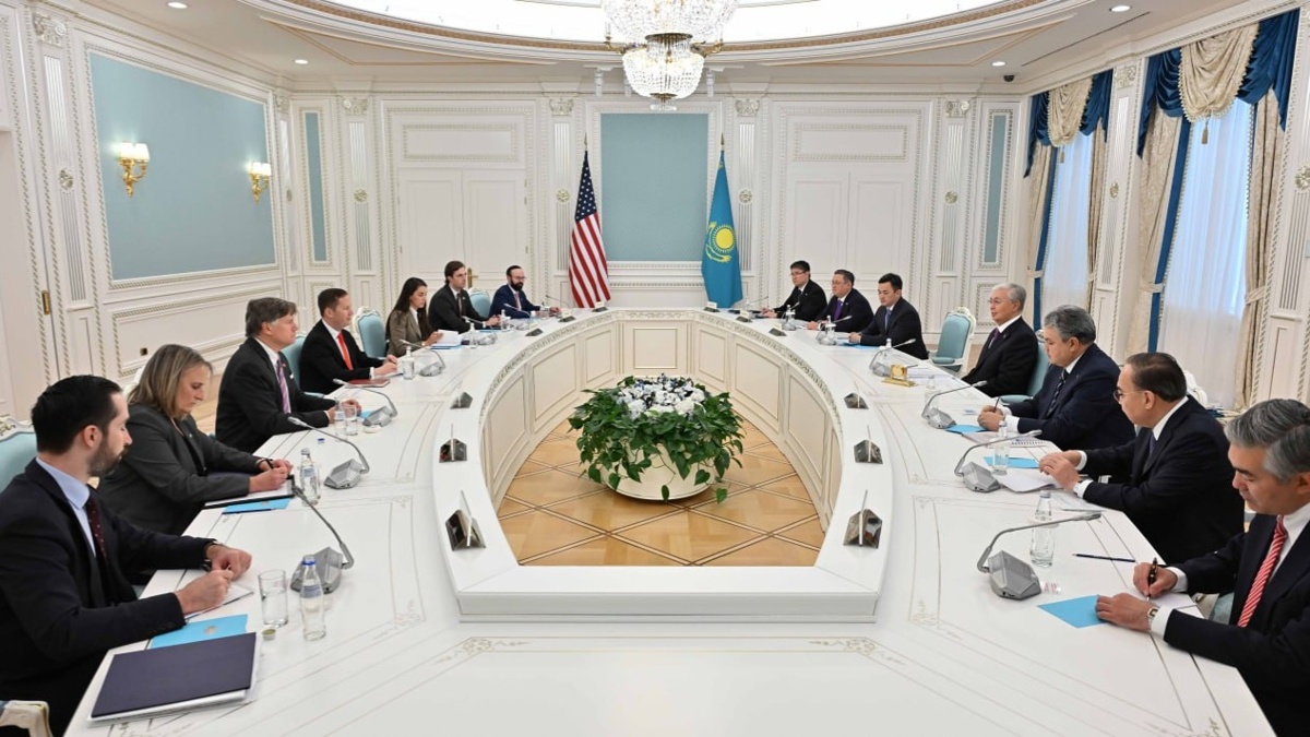 Касым-Жомарт-Токаев-встретился-со-спецпредставителем-Трампа-и-замгоссекретаря-США
