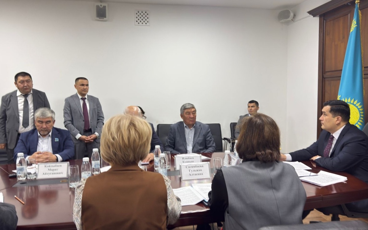 В-Актобе-наказали-чиновников-за-отдых-в-рабочее-время