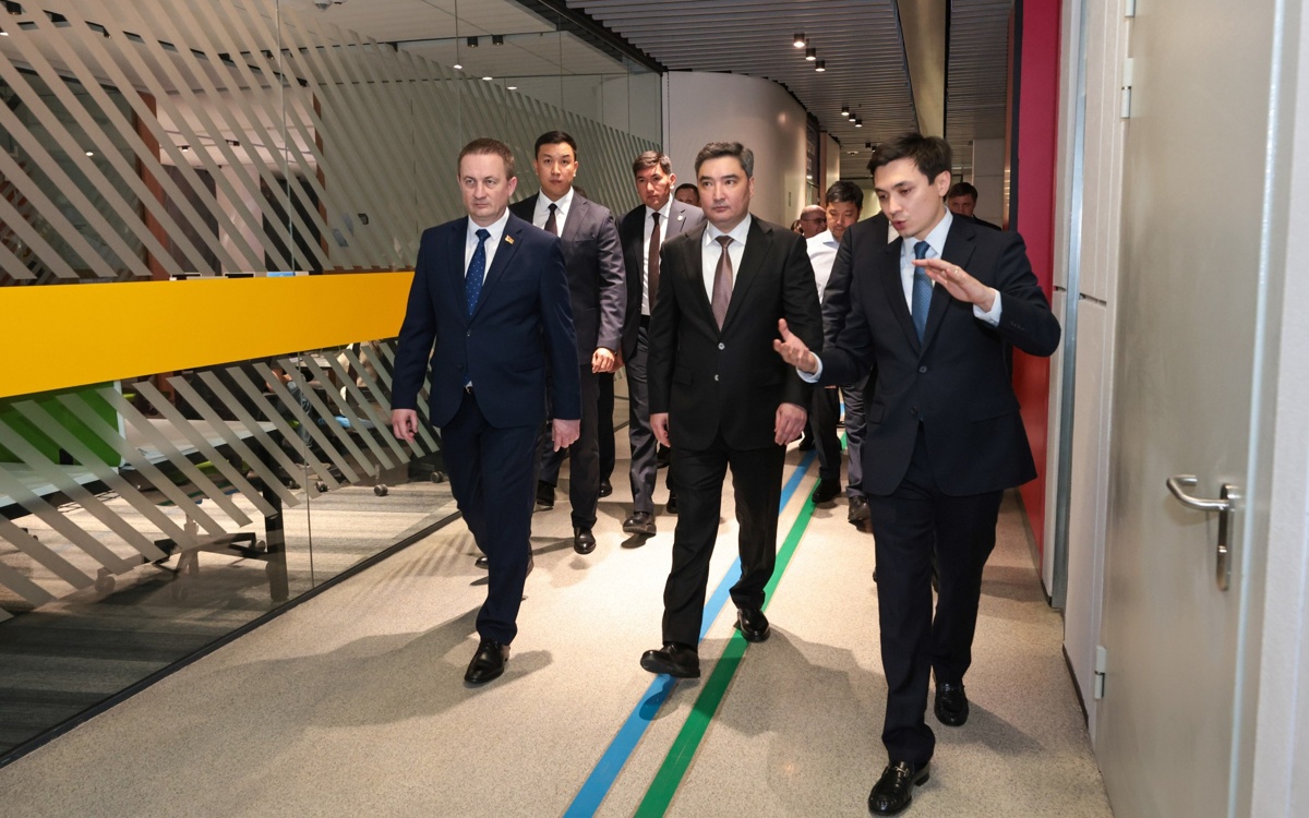 Премьер-министры-Казахстана-и-Беларуси-ознакомились-с-работой-astana-hub