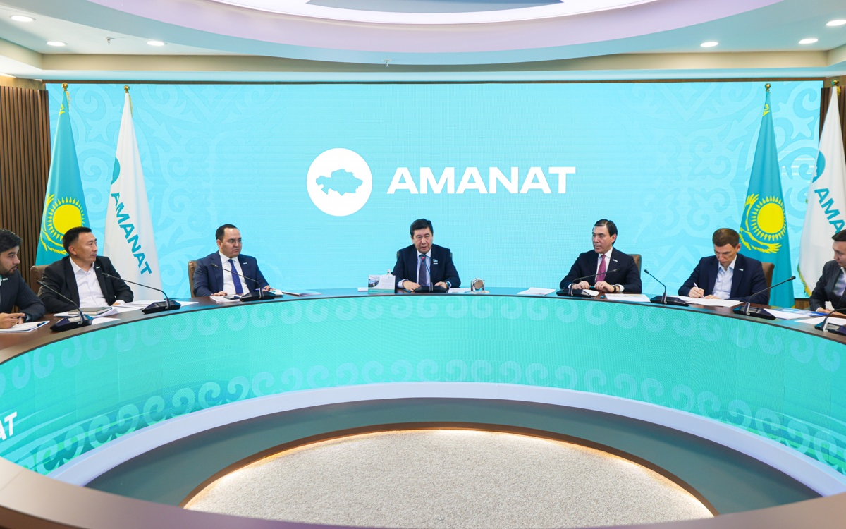 Ерлан-Кошанов:-Каждый-проект-партии-«amanat»-реализуется-в-интересах-населения