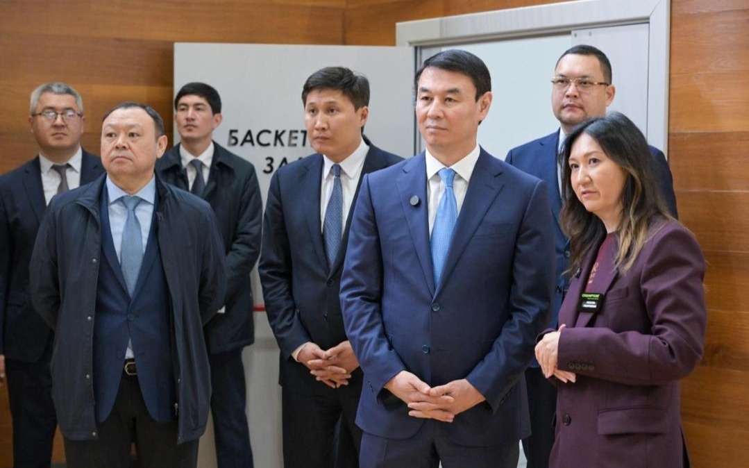 Аким-Алматы-посетил-новый-спорткомплекс-и-Национальную-библиотеку