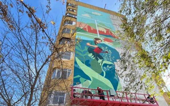 Автор-нового-мурала-в-Караганде-вдохновился-экологией-и-людьми-города