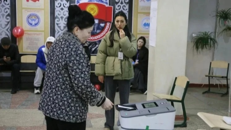 Парламентские-выборы-в-Кыргызстане:-открыты-дополнительные-участки-в-Казахстане