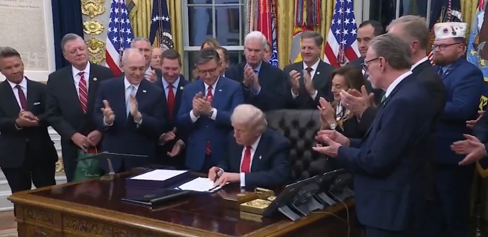 Шатдаун-в-Америке-завершен:-Трамп-подписал-бюджет