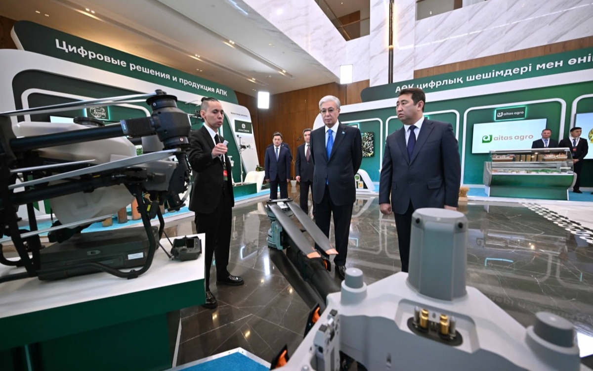 Президент-Казахстана-осмотрел-выставку-цифровых-решений-в-сфере-сельского-хозяйства