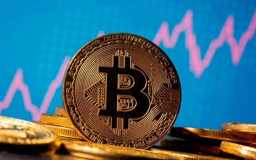 Курс-биткоина-резко-снизился-из-за-данных-по-рынку-труда-в-США