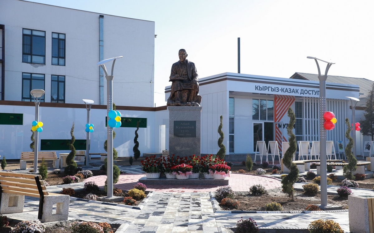 Улицу,-памятник-и-музей-Абая-Кунанбаева-открыли-в-кыргызском-городе-Ош