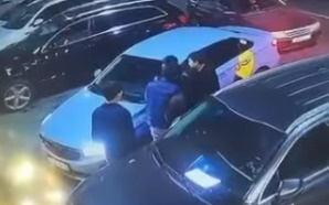 Драка-с-предполагаемым-руководителем-ГАСК-Туркестанской-области-попала-на-видео