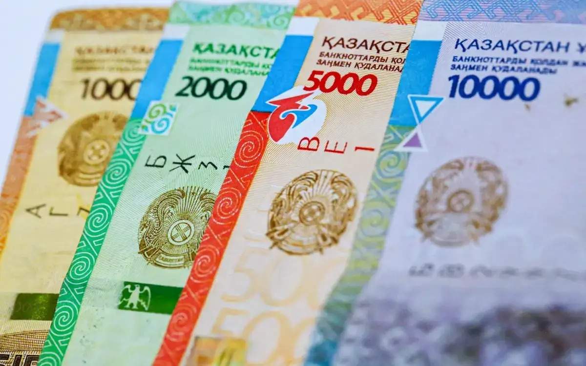 Казахстанцы-выбирают-тенге:-доля-депозитов-в-нацвалюте-достигла-рекордных-82%