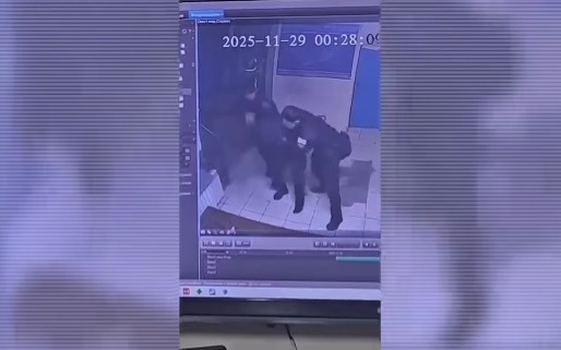 Мужчина-пытался-причинить-себе-вред-возле-вокзала-«Алматы-1»