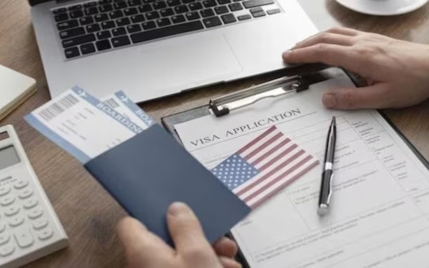 США-сокращают-срок-разрешения-на-работу-иностранцам