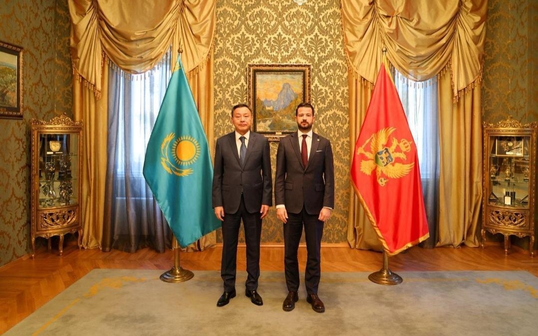 Посол-РК-Даулет-Батрашев-вручил-верительные-грамоты-президенту-Черногории