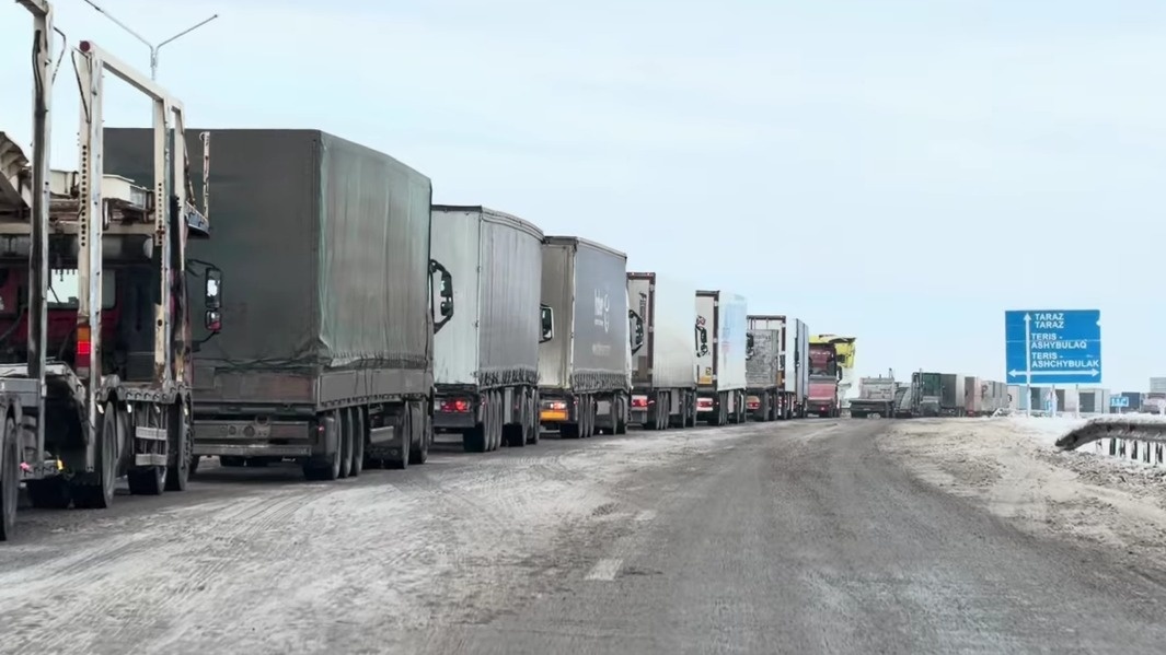 Около-700-авто-скопились-на-трассах-в-Жамбылской-области-из-за-непогоды