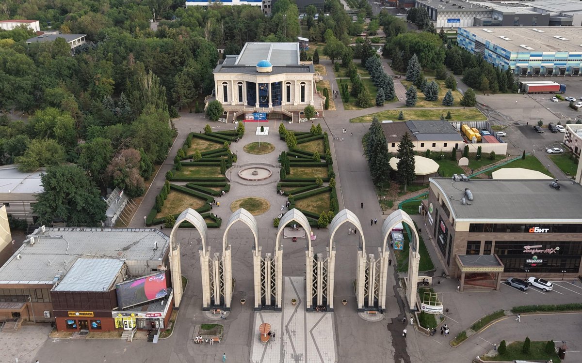 Реконструкция-«Атакента»-в-Алматы-приостановлена:-что-произошло