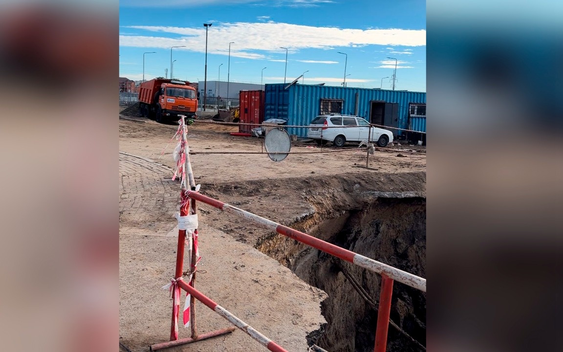 Дорога-в-Атырау-остается-разрушенной-из-за-аварии-на-канализации