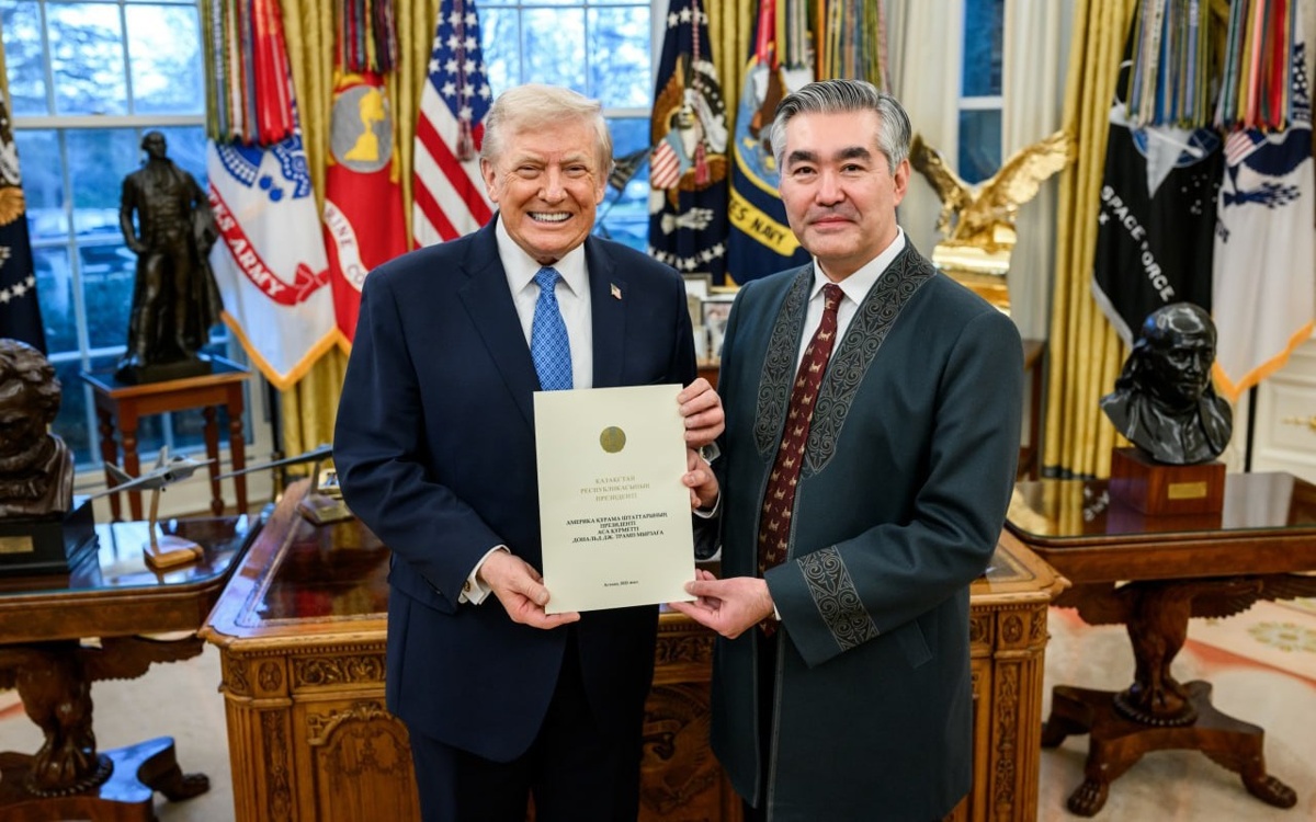 Новый-посол-Казахстана-в-США-вручил-верительные-грамоты-Трампу