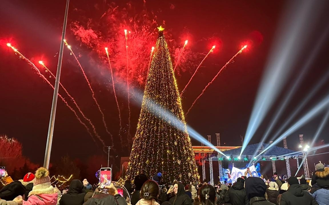 В-Конаеве-зажгли-главную-елку