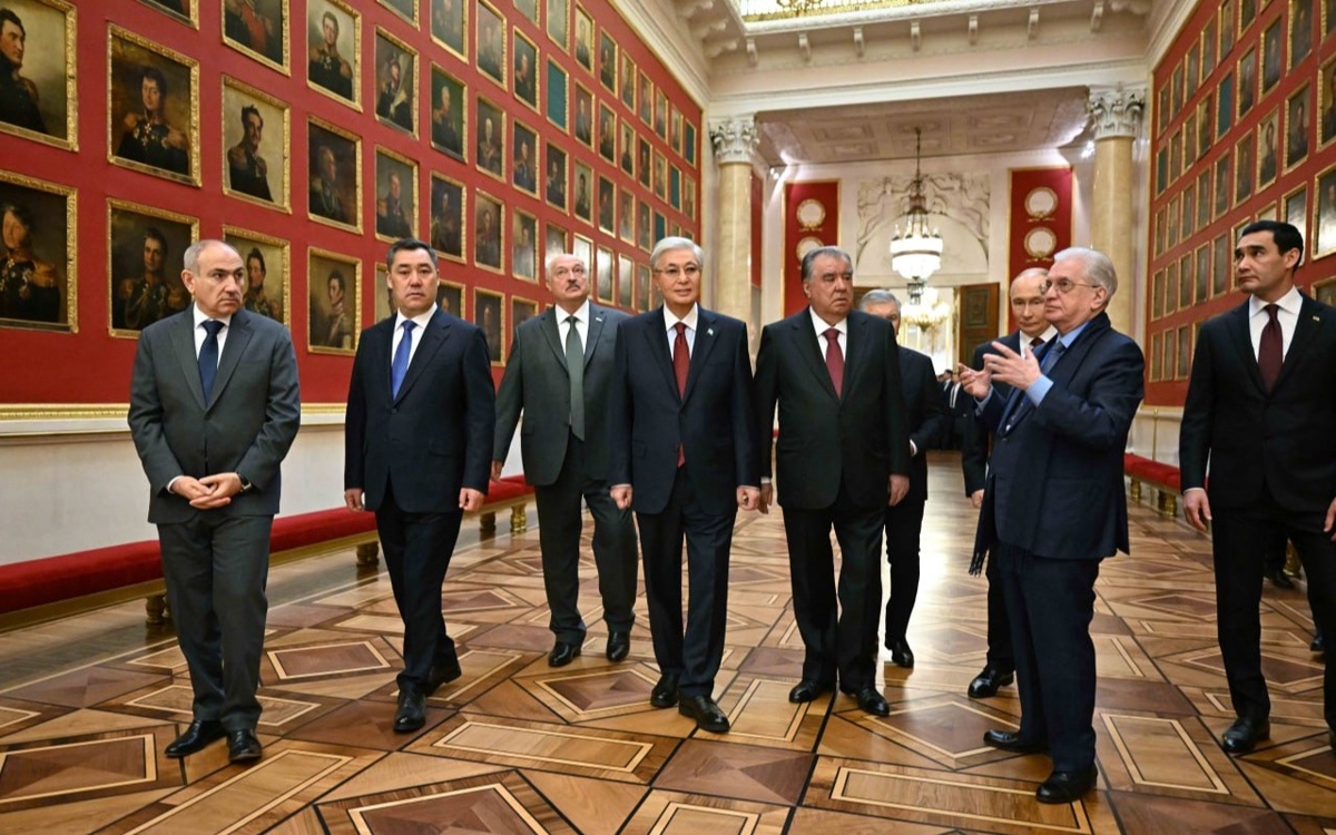 Касым-Жомарт-Токаев-и-руководители-стран-СНГ-посетили-Эрмитаж