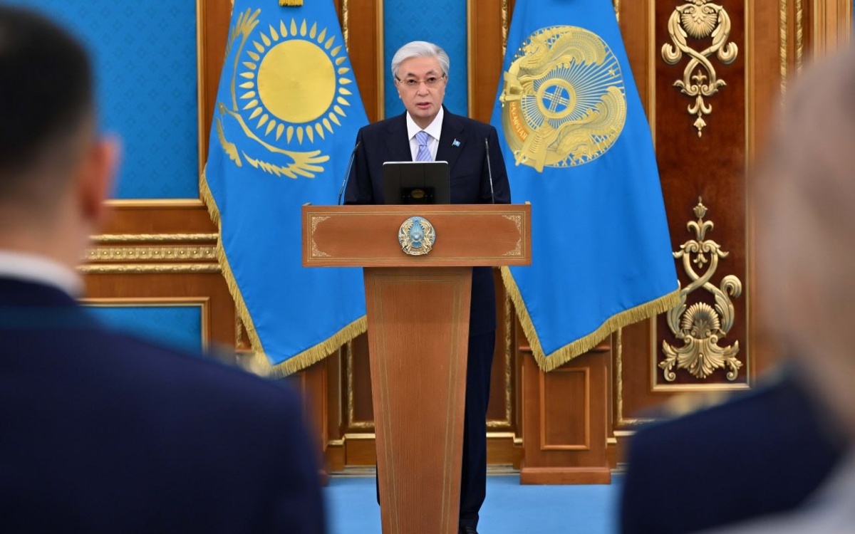 Президент-вручил-ключи-от-квартир-сотрудникам-Генпрокуратуры,-Службы-госохраны-и-МВД-РК