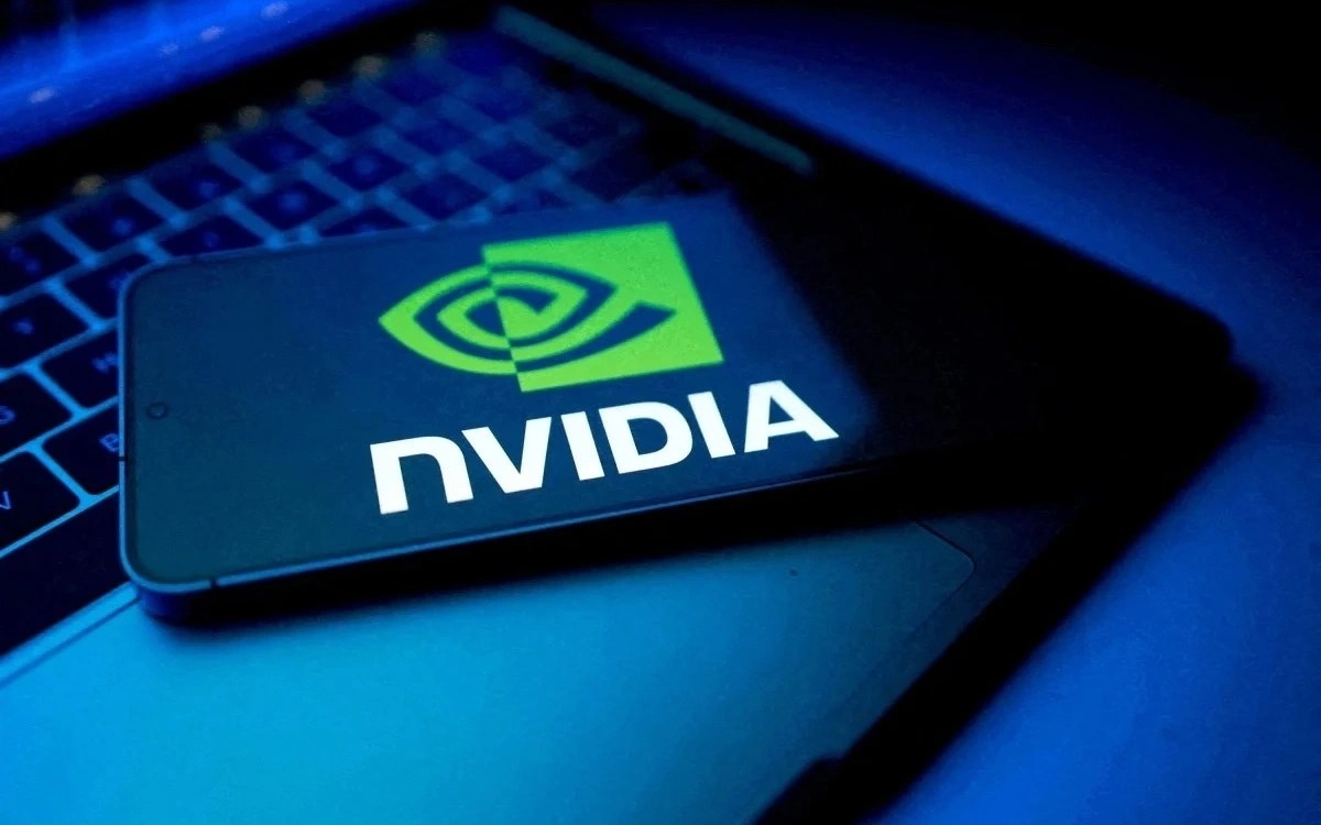 nvidia-планирует-начать-поставки-ИИ-чипов-в-Китай-в-следующем-году