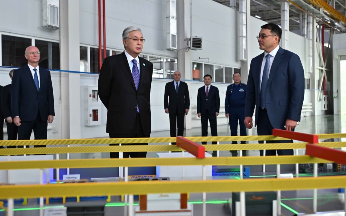 Президент-ознакомился-с-производством-бронированных-машин-в-Астане