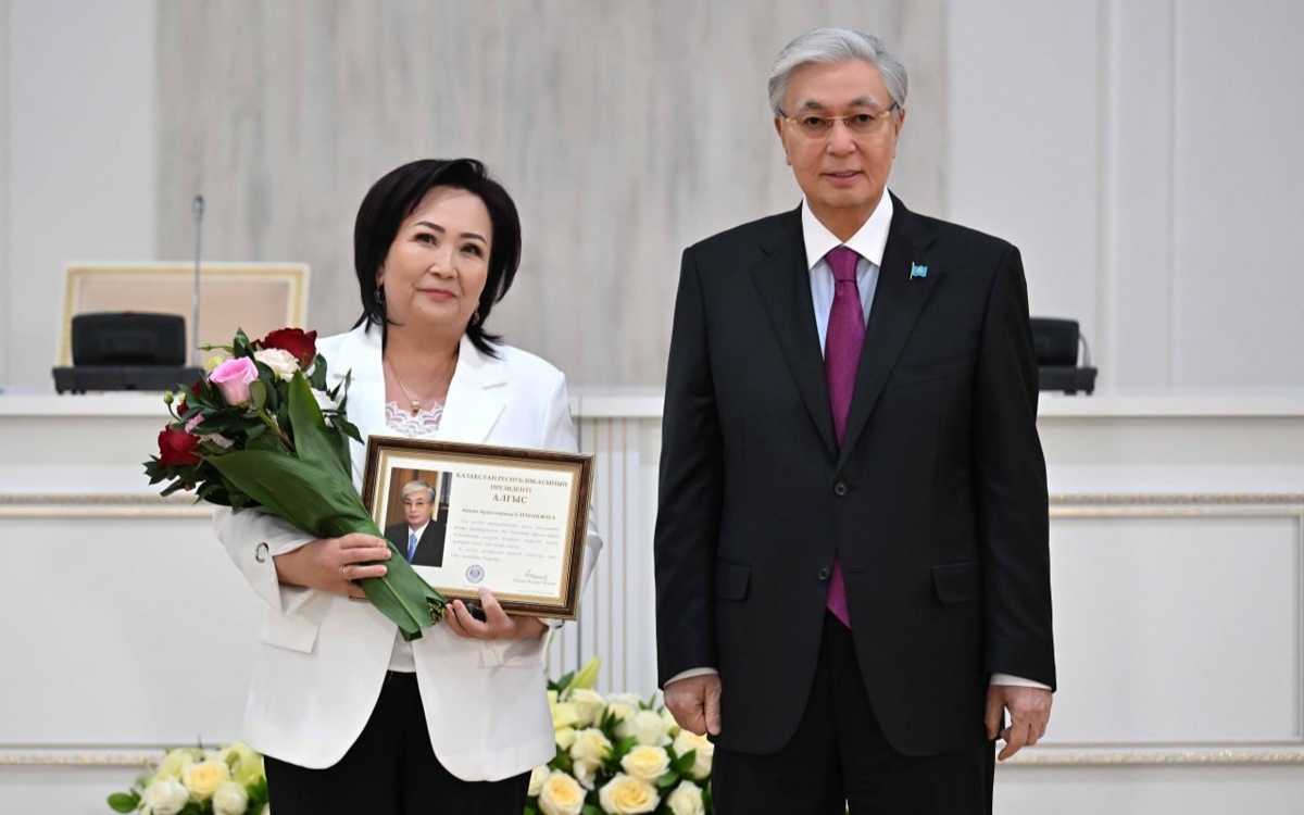 Касым-Жомарт-Токаев-вручил-госнаграды-гражданам-Жамбылской-области