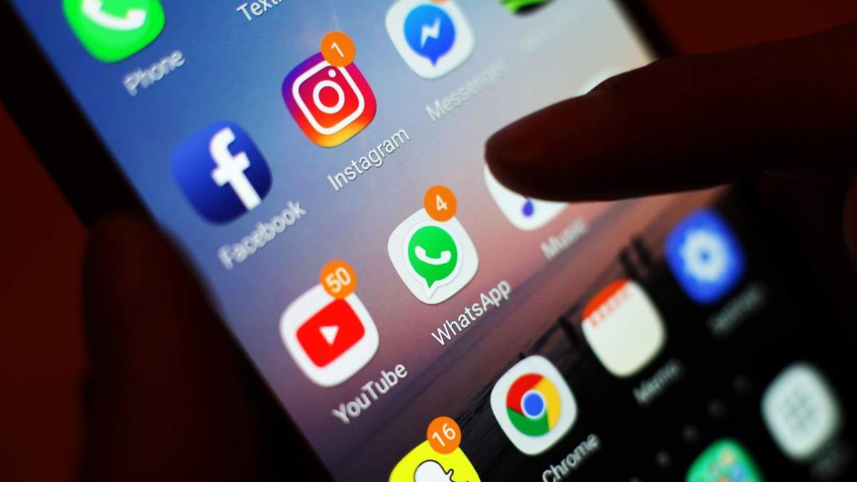 cоцсети-могут-запретить-детям-во-Франции
