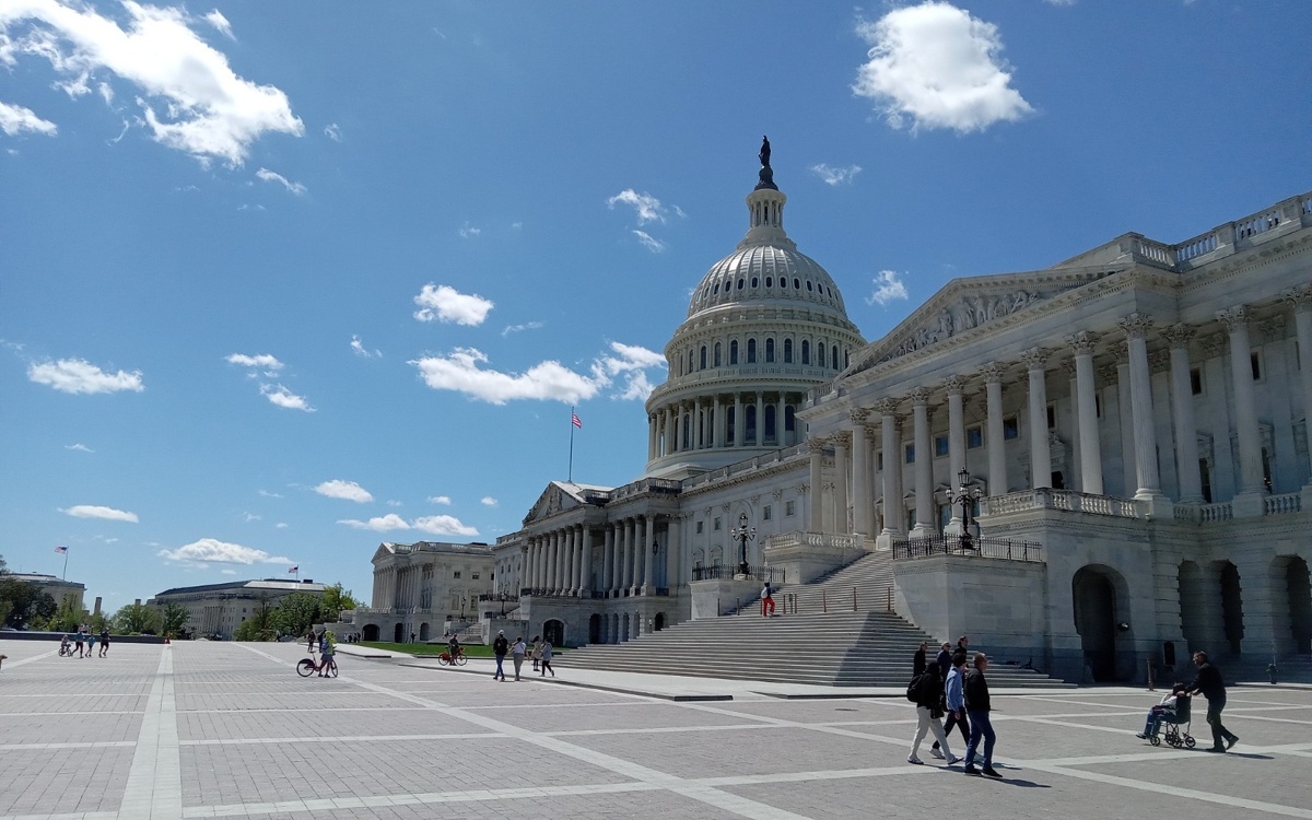 Сенат-США-продвигает-законопроект,-ограничивающий-применение-силы-Трампом-в-Венесуэле