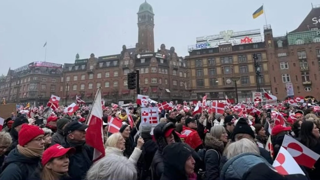 Жители-Гренландии-и-Дании-вышли-на-протесты-против-Трампа