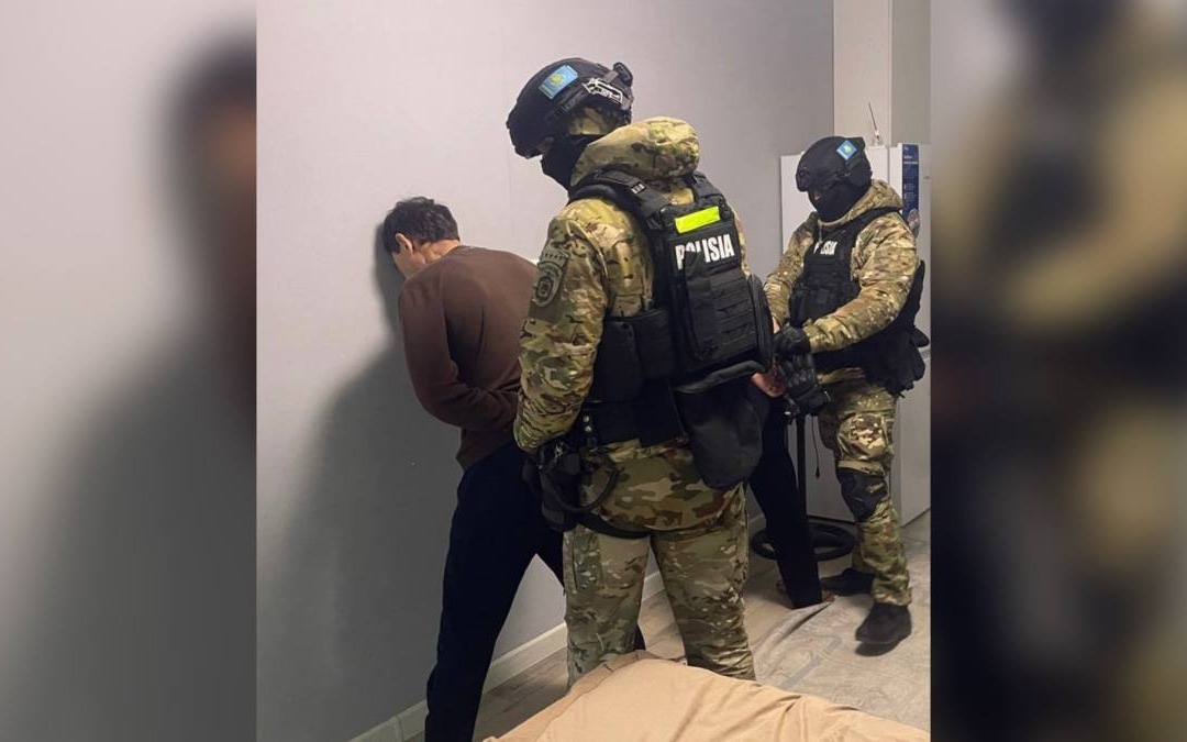 Неизвестный-связал-потерпевшую-и-похитил-ювелирные-изделия-на-30-млн-тенге-в-Алматы