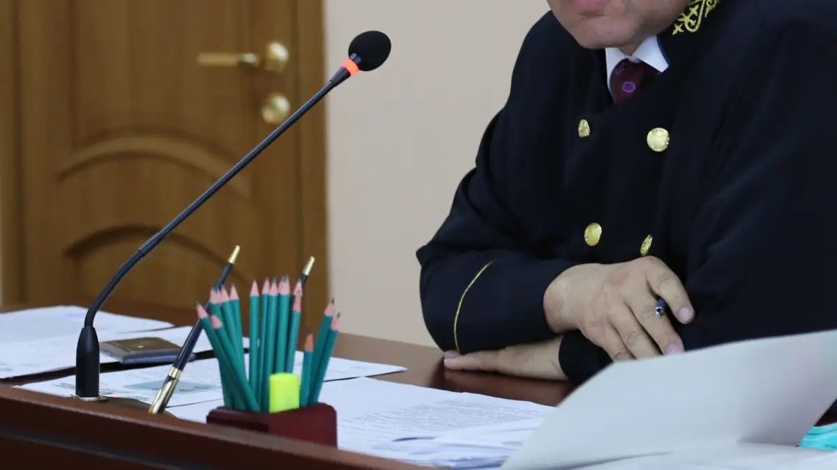 Купальники-«Бората»-на-трибунах-в-Астане:-суд-арестовал-болельщиков-«Брюгге»