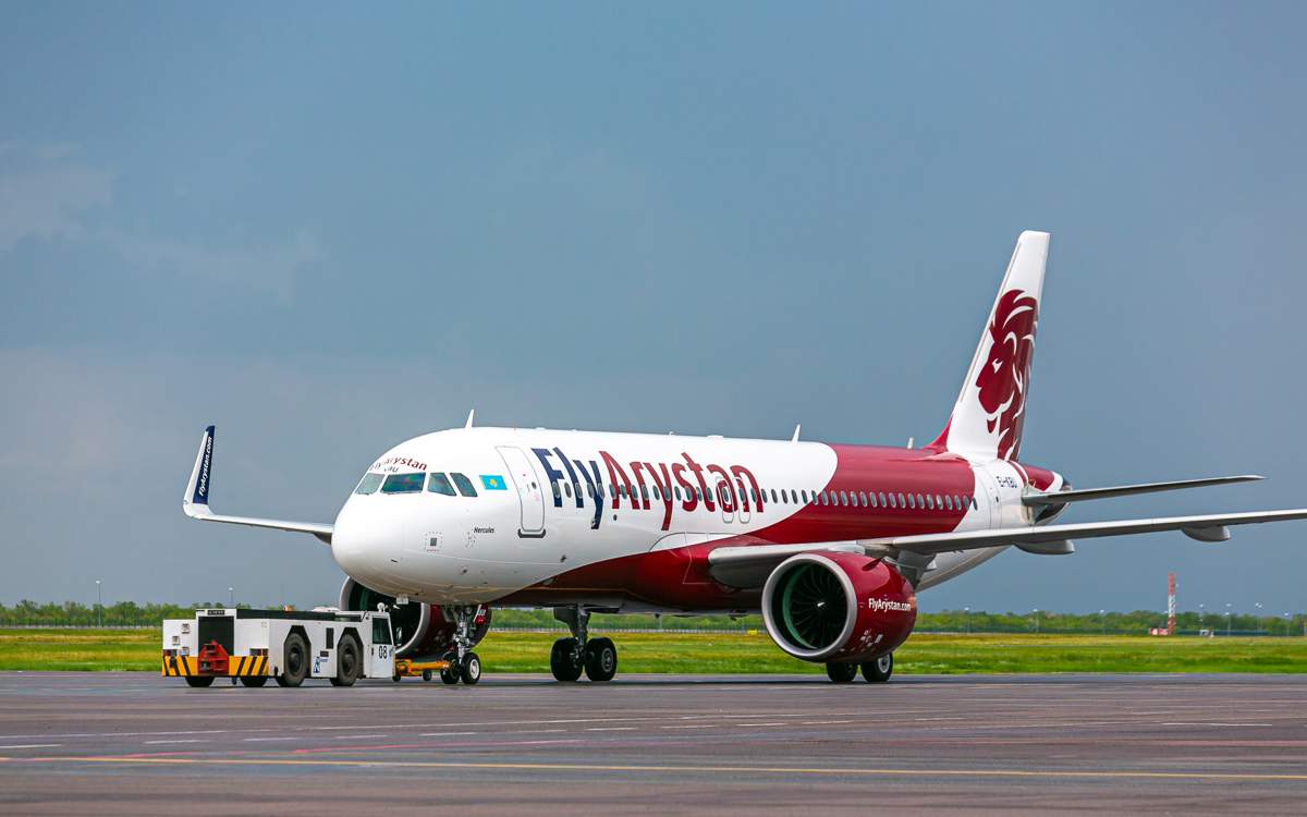 Самолет-flyarystan-столкнулся-с-птицами:-рейс-в-Алматы-был-задержан