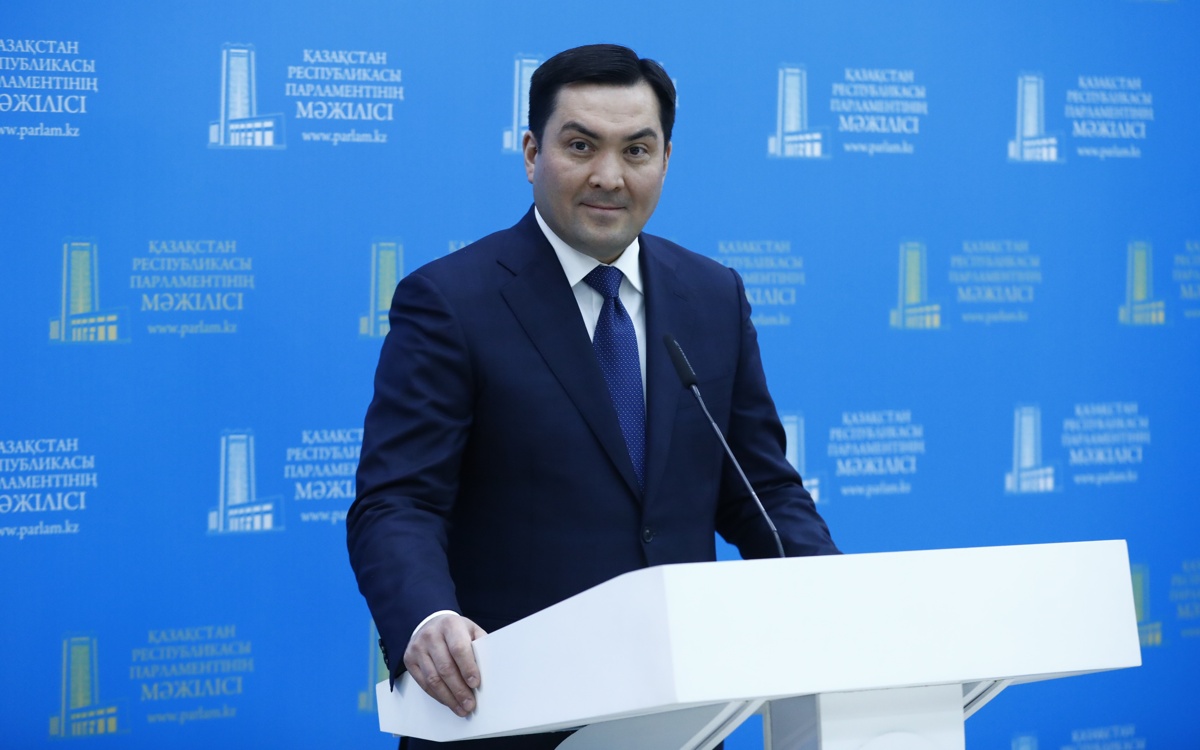 Министр-энергетики-РК-назвал-размер-своей-зарплаты