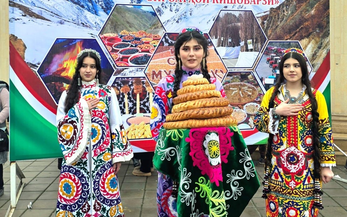Праздник-уходящей-зимы-—-Сада-отмечают-в-Таджикистане