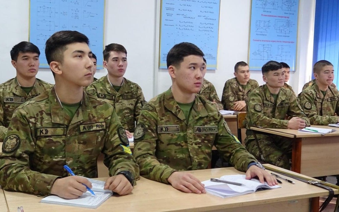 Документы-в-военные-учебные-заведения-Казахстана-теперь-можно-подать-онлайн