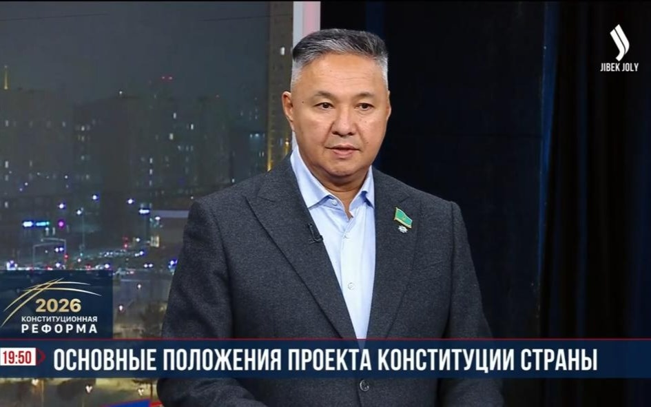 Азат-Перуашев:-проект-Конституции-—-результат-коллективной-работы-тысяч-граждан