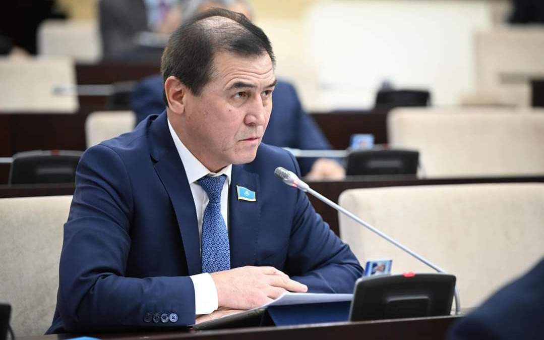 Конституционная-комиссия-еще-не-закончила-свою-работу-—-Нурлан-Бекназаров