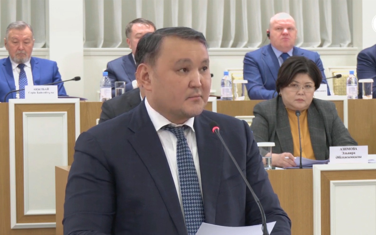 Комиссия-систематизировала-текст-новой-Конституции-на-государственном-языке