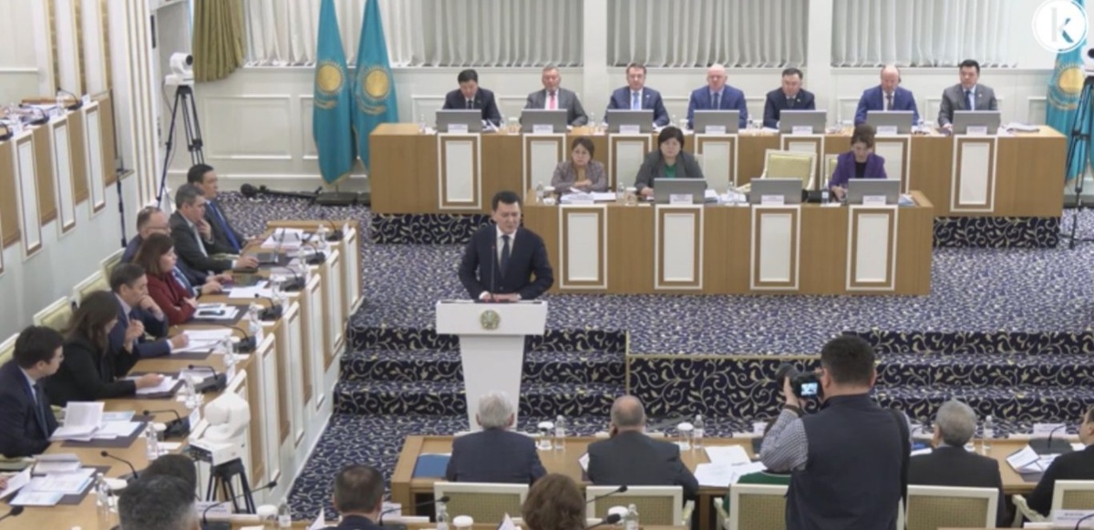 Казахстан-станет-примером-для-других-стран-благодаря-новой-Конституции-—-Ерлан-Карин