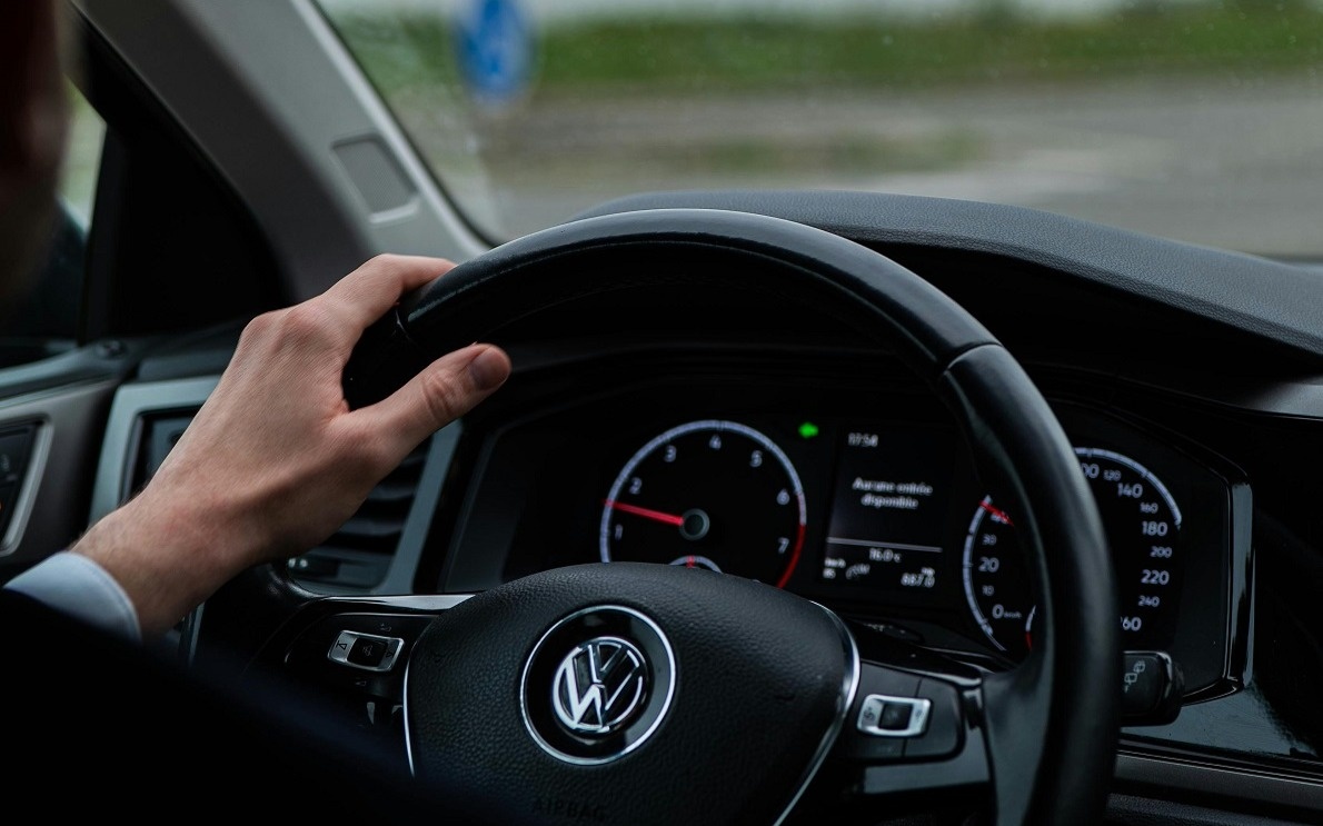 volkswagen-стал-лидером-продаж-электромобилей-в-Европе,-обогнав-tesla