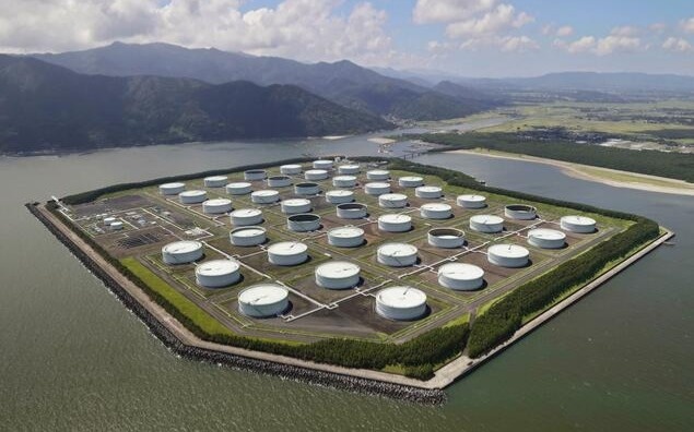 Япония-высвободит-стратегические-запасы-нефти-из-за-конфликта-на-Ближнем-Востоке
