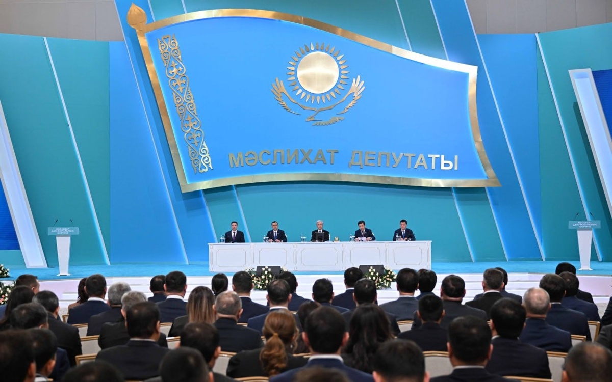 Касым-Жомарт-Токаев-принимает-участие-в-iii-республиканском-форуме-депутатов-маслихатов