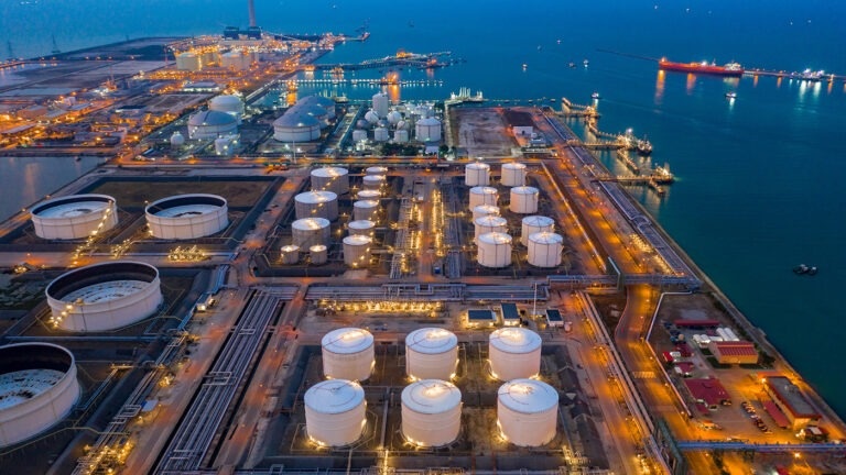 Нефть-снова-выше-$100:-почему-решение-МЭА-не-остановило-рост-цен