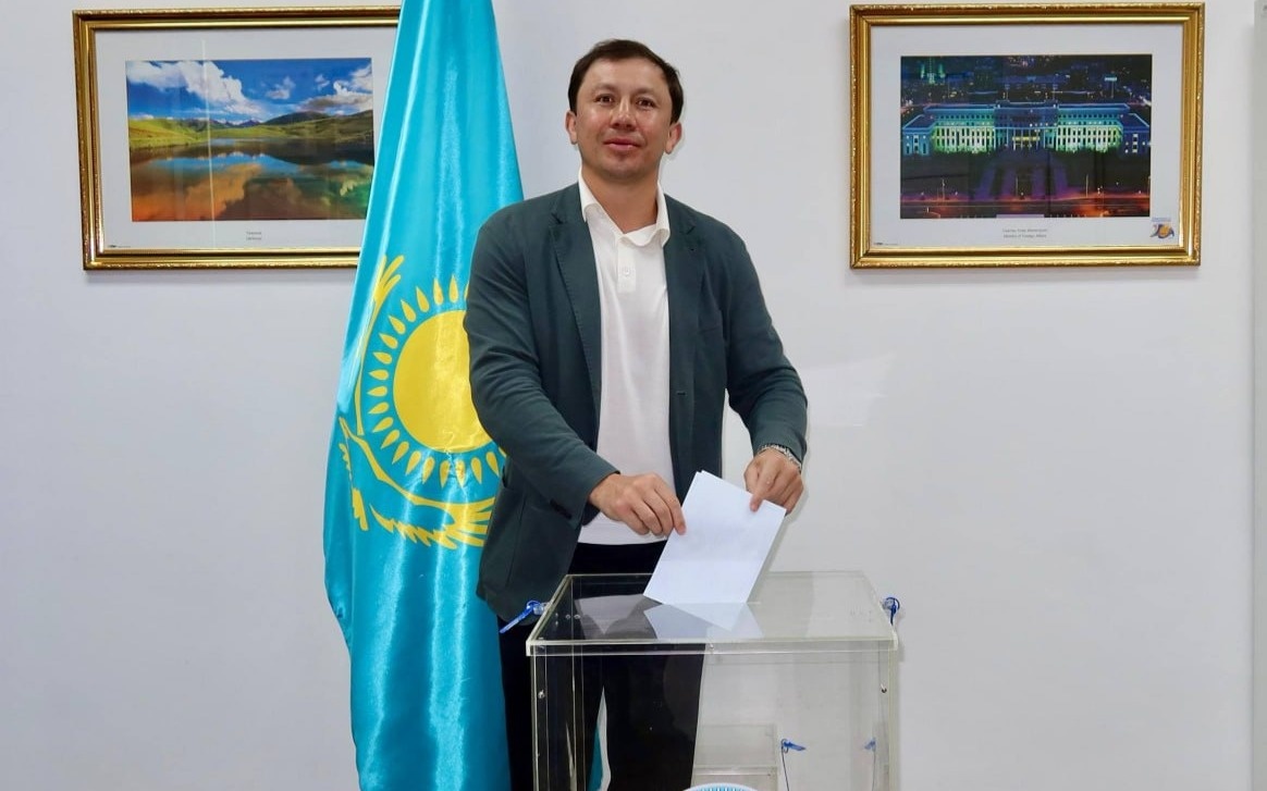 Геннадий-Головкин-принял-участие-в-референдуме-за-рубежом