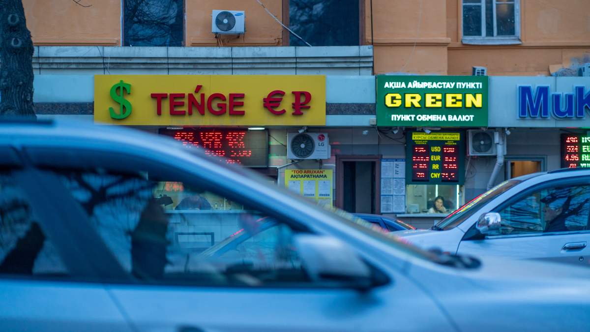 Доллар-укрепился-на-торгах