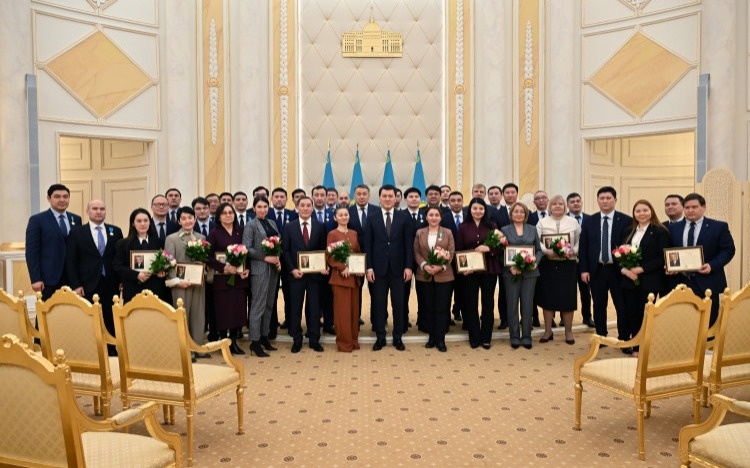 Ряду-сотрудников-АП-вручили-госнаграды
