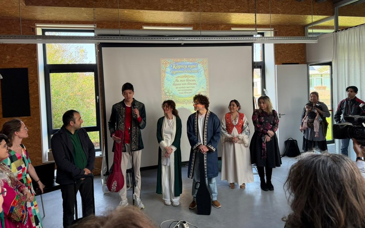 В-бельгийском-Брюгге-отметили-Наурыз-мейрамы